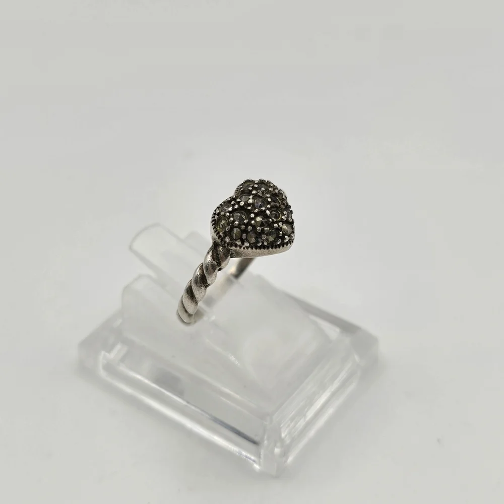 Vintage .925 HAN Marcasite Heart  Ring With twist Band Sz6.75-2.2 Mm